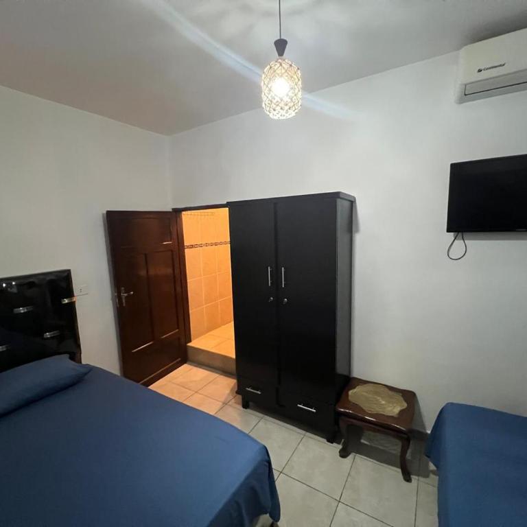Hostal Rokemar - Quadruple Room with Private Bathroom - 1