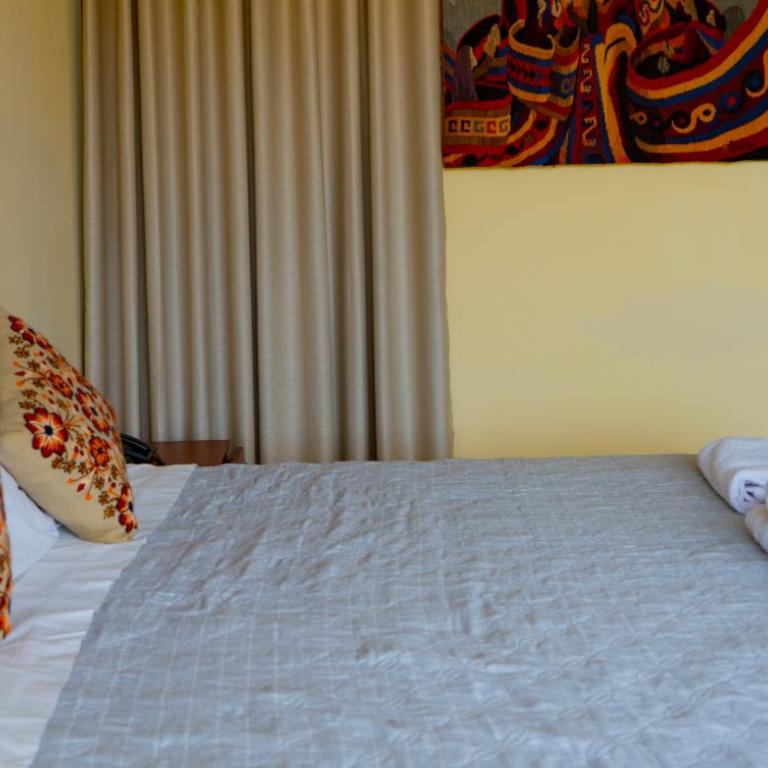 UMARU HOTEL Ayacucho - Queen Room with Garden View - 3