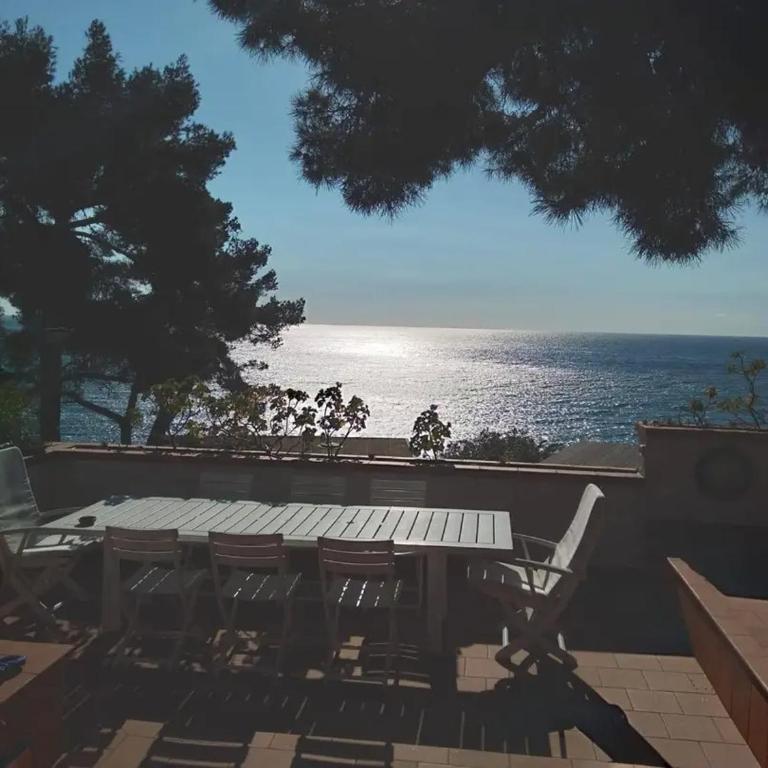 Villa fronte mare con terrazza, spiaggia e piscina - Casa con 3 Camere da Letto - 19
