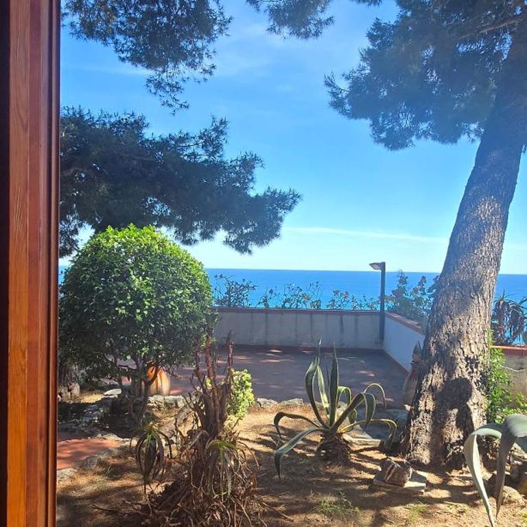 Villa fronte mare con terrazza, spiaggia e piscina - Casa con 3 Camere da Letto - 25