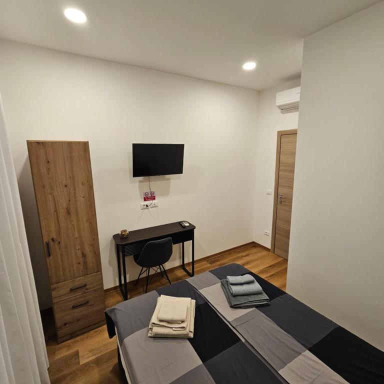 Lunis - Double Room with Private Bathroom - 6