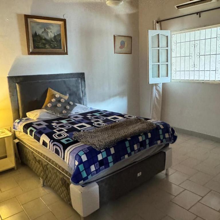 Hermosa casa en Fernando de la Mora Zona Norte - Two-Bedroom Chalet - 24