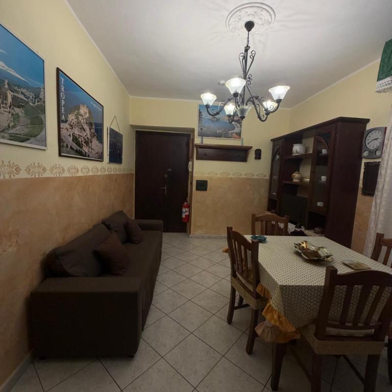 Casa Vacanze V&L - Two-Bedroom House - 3