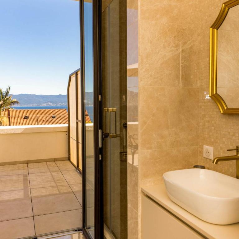 Hôtel Villa Martini - Chambre Double Deluxe avec Balcon - Vue sur Mer - 14