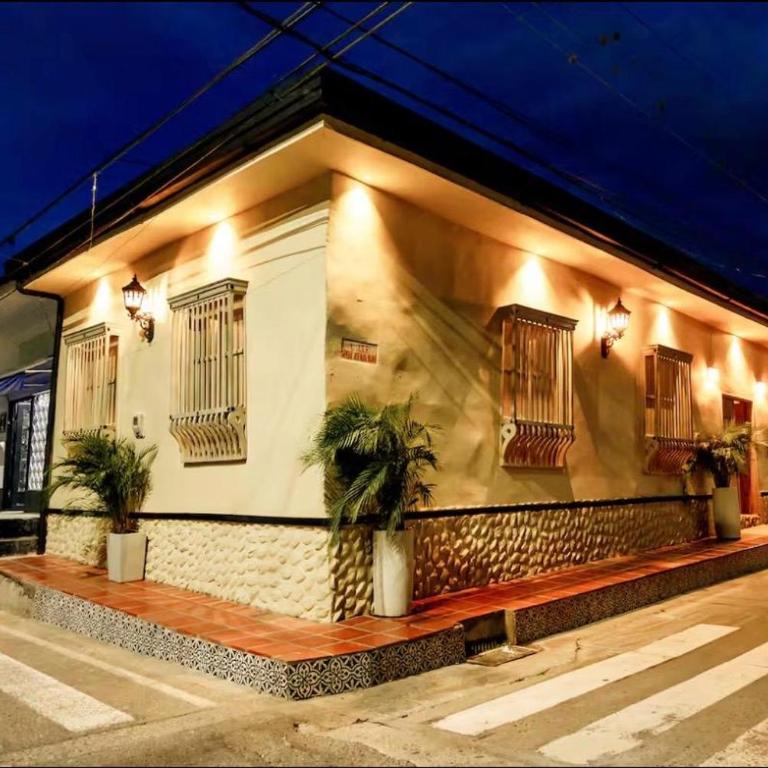 Hermosa Casa Colonial En El Centro De Guaduas - Casa de 2 dormitorios - 2
