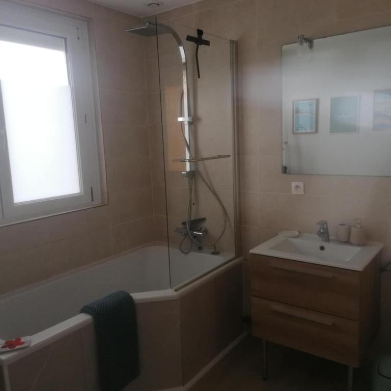 Chambre hawaïenne - Chambre Double avec Salle de Bains Privative - 10
