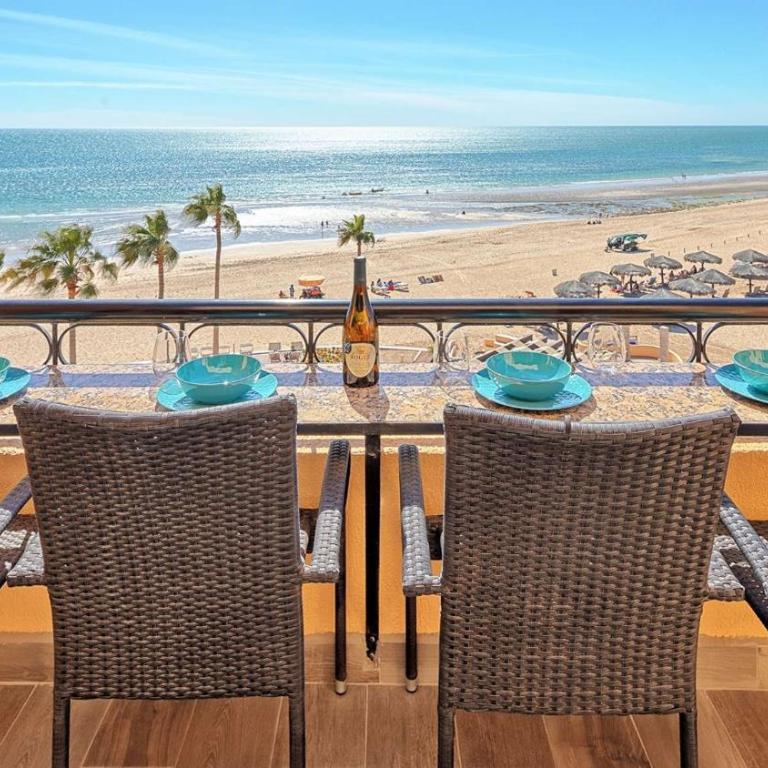 Stunning 5th-Level Condo w Pool Princesa E-504 - Apartamento - 2