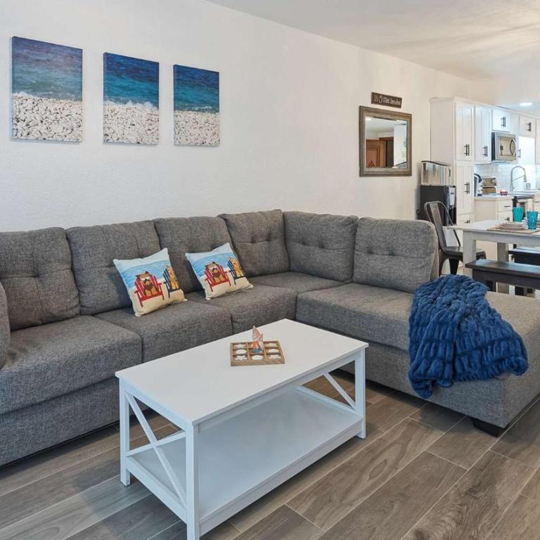 Stunning 5th-Level Condo w Pool Princesa E-504 - Apartamento - 8