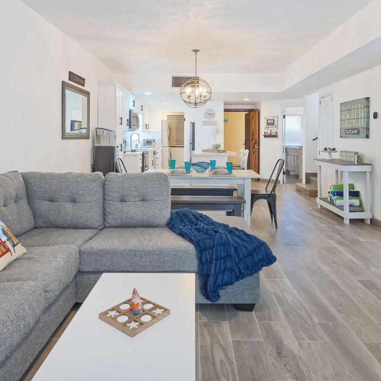 Stunning 5th-Level Condo w Pool Princesa E-504 - Apartamento - 11
