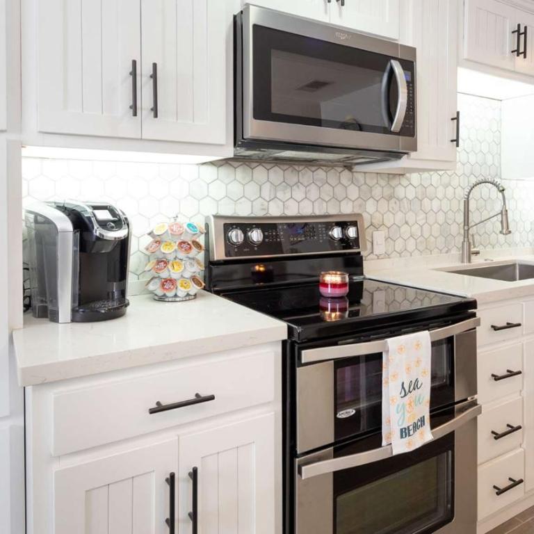 Stunning 5th-Level Condo w Pool Princesa E-504 - Apartamento - 20