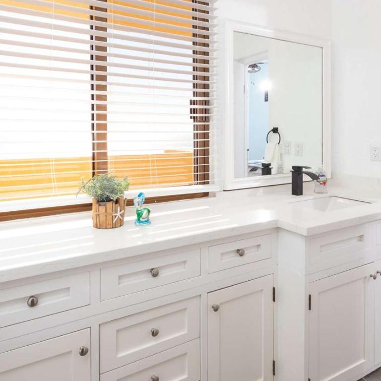 Stunning 5th-Level Condo w Pool Princesa E-504 - Apartamento - 22