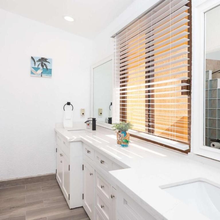 Stunning 5th-Level Condo w Pool Princesa E-504 - Apartamento - 23