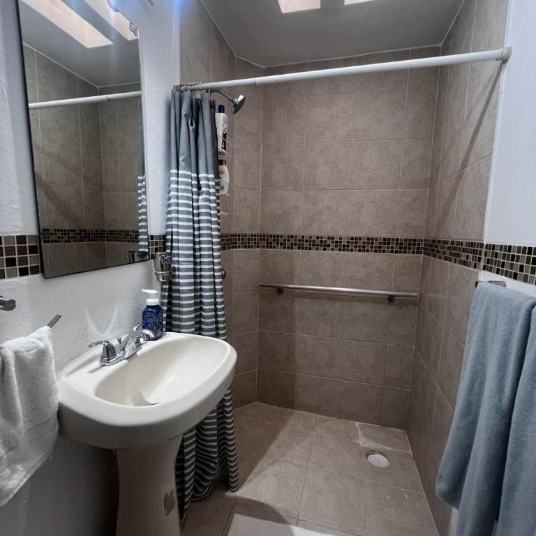Hidden Gem - Spacious, Quiet & Elegant Home - Three-Bedroom House - 29