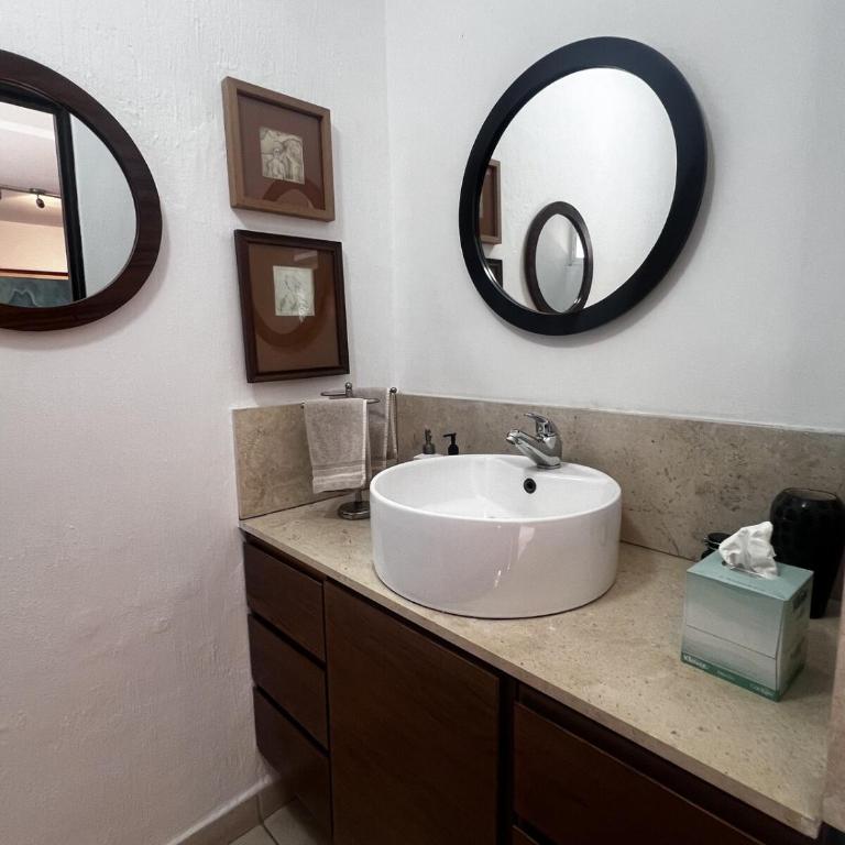 Hidden Gem - Spacious, Quiet & Elegant Home - Three-Bedroom House - 31