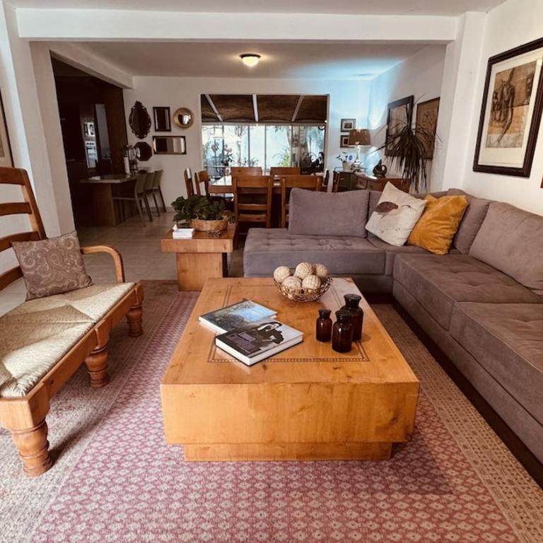 Hidden Gem - Spacious, Quiet & Elegant Home - Three-Bedroom House - 45