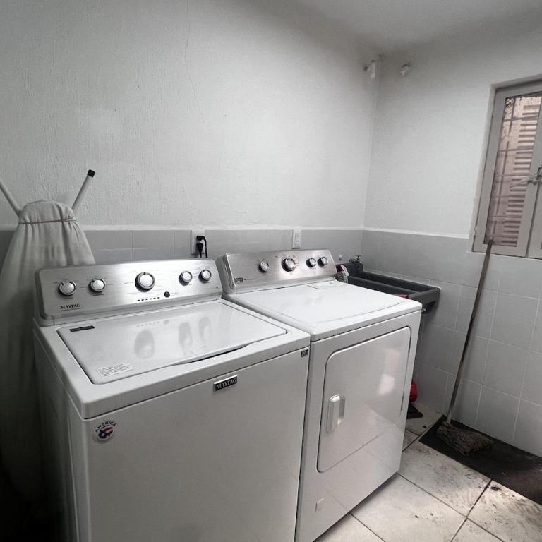Hidden Gem - Spacious, Quiet & Elegant Home - Three-Bedroom House - 63