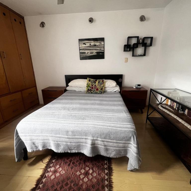 Hidden Gem - Spacious, Quiet & Elegant Home - Three-Bedroom House - 68