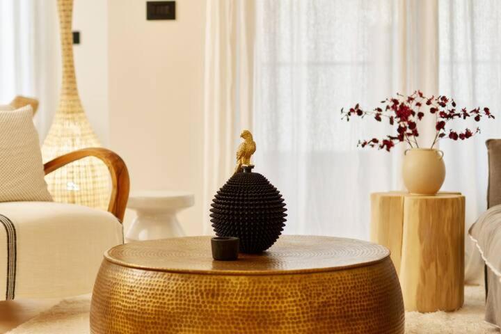 Luxurious Bohemian Residence with Pool - Apartman sa 2 Spavaće Sobe, Terasom i Pogledom na More - 12