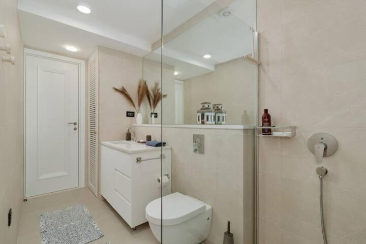 Luxurious Bohemian Residence with Pool - Apartman sa 2 Spavaće Sobe, Terasom i Pogledom na More - 13