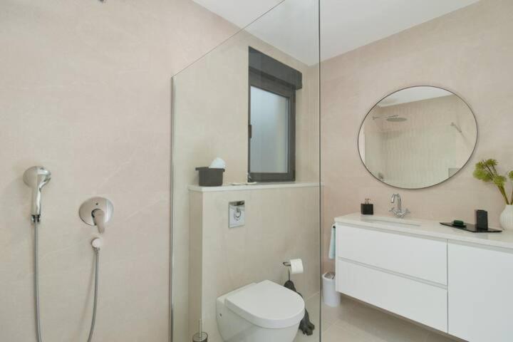 Luxurious Bohemian Residence with Pool - Apartman sa 2 Spavaće Sobe, Terasom i Pogledom na More - 18