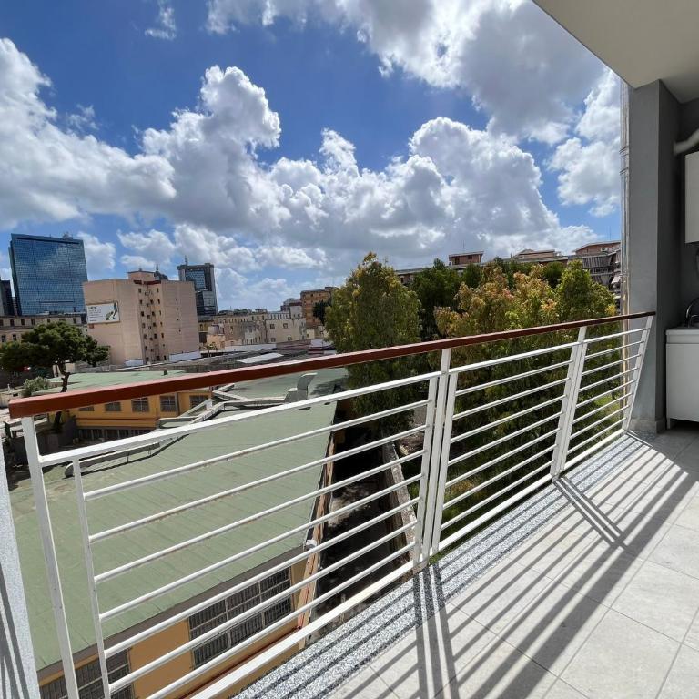 Modern Loft Skyline View ,6 min to Metro station , New Building 2026 - One-Bedroom Apartment - 4