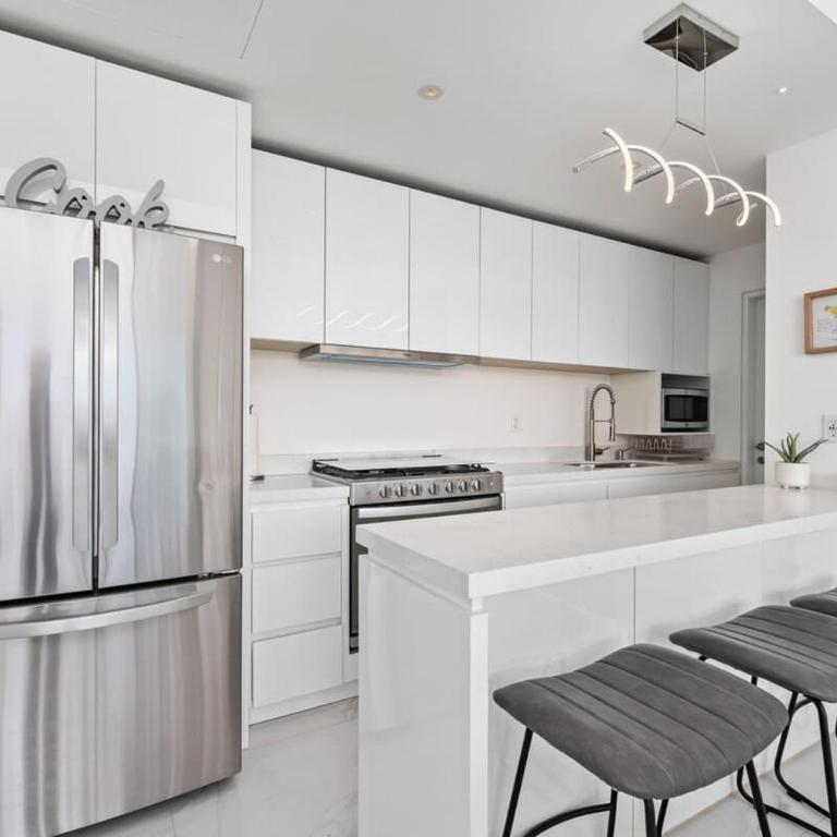 Great Location 3BR Condo walk to Beach & Downtown - Apartamento - 13