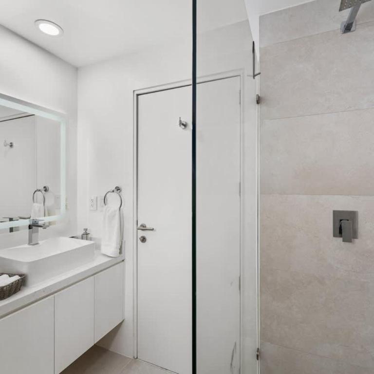Great Location 3BR Condo walk to Beach & Downtown - Apartamento - 35