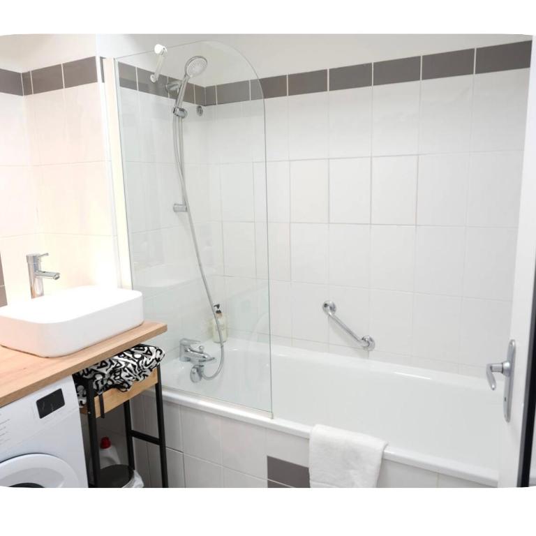 Studio modern avec terrasse et parking a 15 min de cannes - Appartement 1 Chambre avec Terrasse - 10