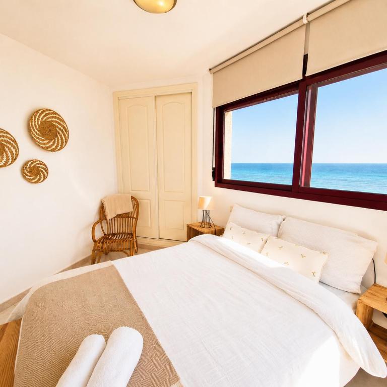 Apartamento Dúplex Aloha Calpe, primera línea de playa - Three-Bedroom Apartment - 11