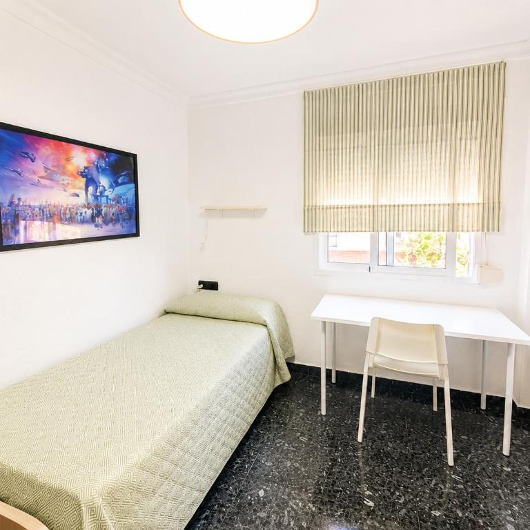 APARTAMENTO CASTILLA - Three-Bedroom Apartment - 12
