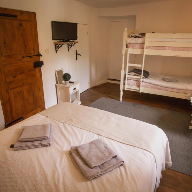 Bed and Breakfast Les Airelles - Chambre Familiale - Vue sur Montagne - 3