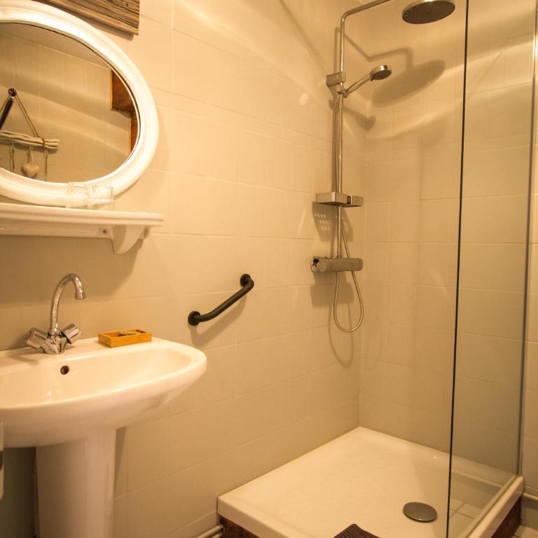 Bed and Breakfast Les Airelles - Chambre Lit King-Size - Vue sur Montagne - 6