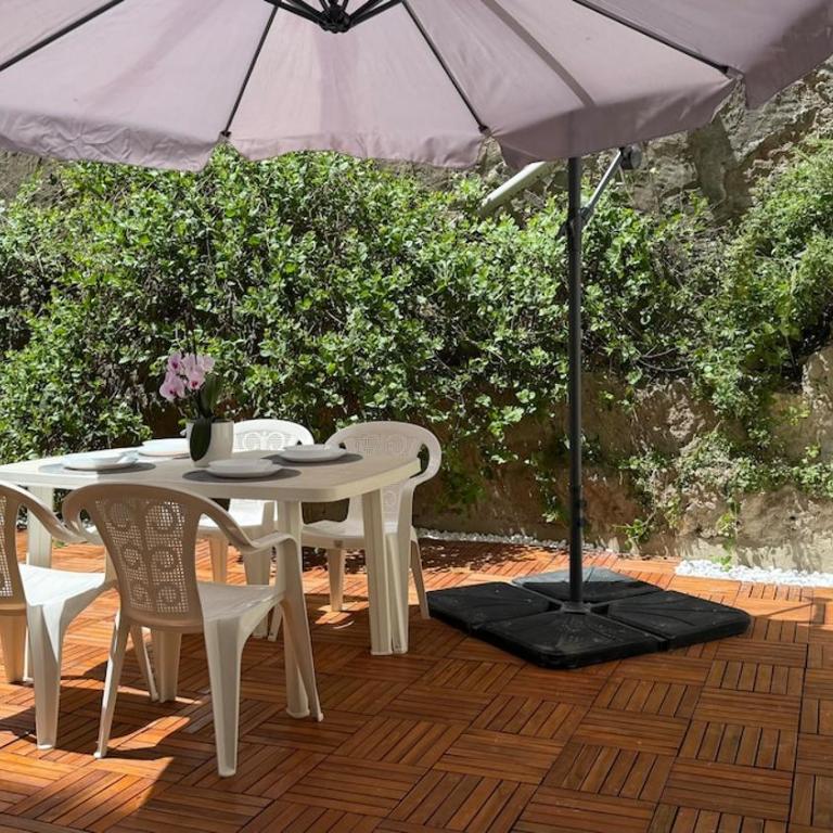 Seven House Central - One-Bedroom Apartment with Garden - 7