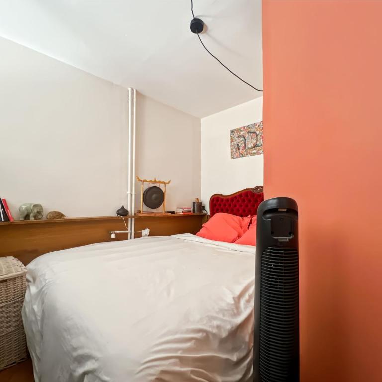Sunny Flat Steps from Metro & Shops in Montmartre Area - Appartement 1 Chambre - 9