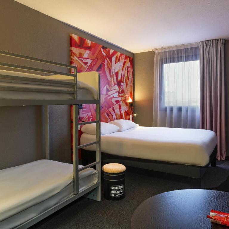 Ibis Styles Toulouse Centre Canal du Midi - Chambre Familiale avec 1 Lit Double et 2 Lits Superposés - 2
