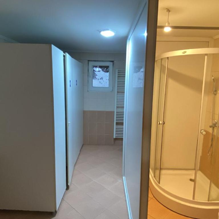 Otoka Hostel - Dvokrevetna Soba sa Bračnim Krevetom - 1