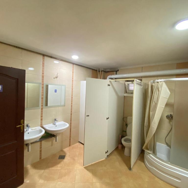 Otoka Hostel - Trokrevetna Soba sa Zajedničkim Kupatilom - 1