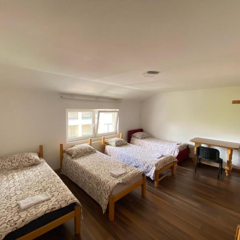 Otoka Hostel - Porodična Soba sa Zajedničkim Kupatilom - 4