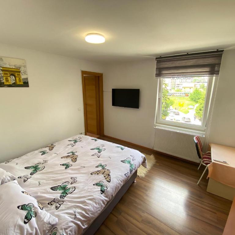 Otoka Hostel - Dvokrevetna Soba sa Bračnim Krevetom i Sopstvenim Kupatilom - 1