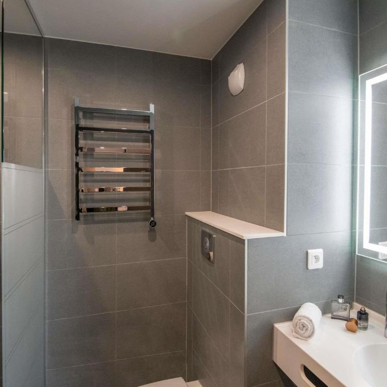 ibis Styles Ajaccio Napoleon - Chambre Double Standard avec Canapé - 5