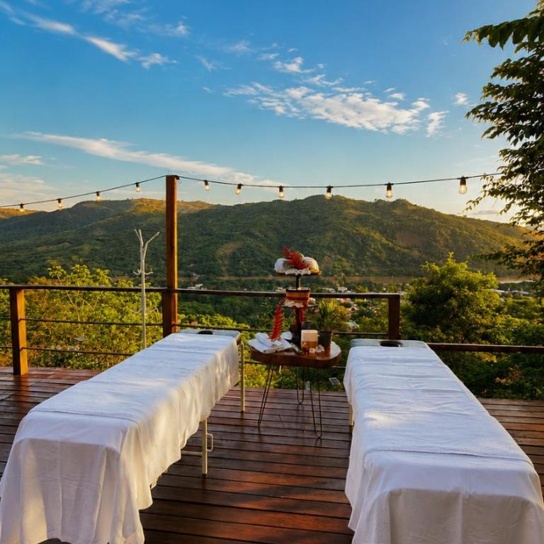 Shapaja Glamping - Deluxe Double or Twin Room with River View - 23