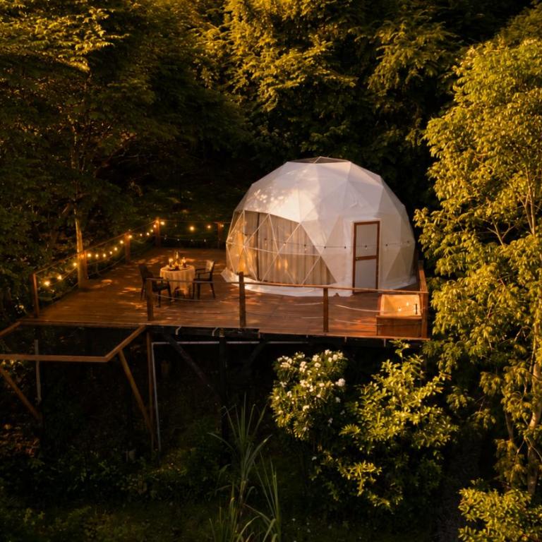 Shapaja Glamping - Deluxe Double or Twin Room with River View - 29