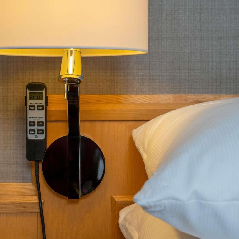 Mövenpick Hotel Nürnberg Airport - Zimmer mit Kingsize-Bett - 5