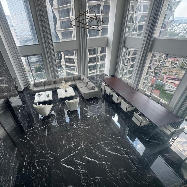 Luxury PH, Country Club, Private Elevator & View - Three-Bedroom Apartment - 14