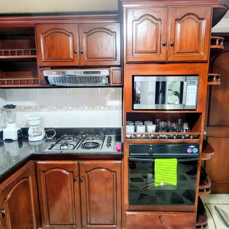 beautiful 1er piso al lado del parque del ingenio - Three-Bedroom Apartment - 8