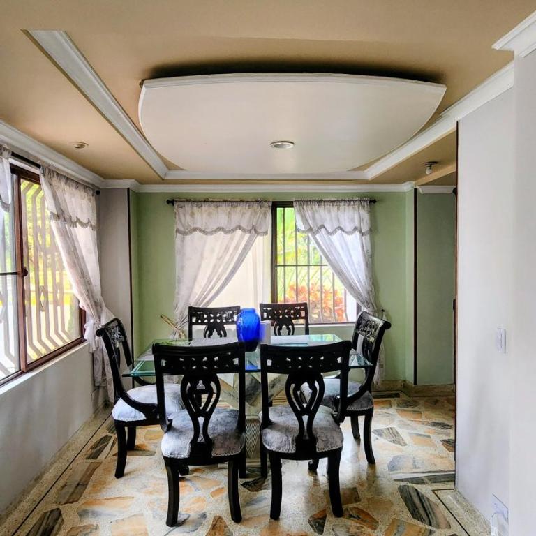 beautiful 1er piso al lado del parque del ingenio - Three-Bedroom Apartment - 2