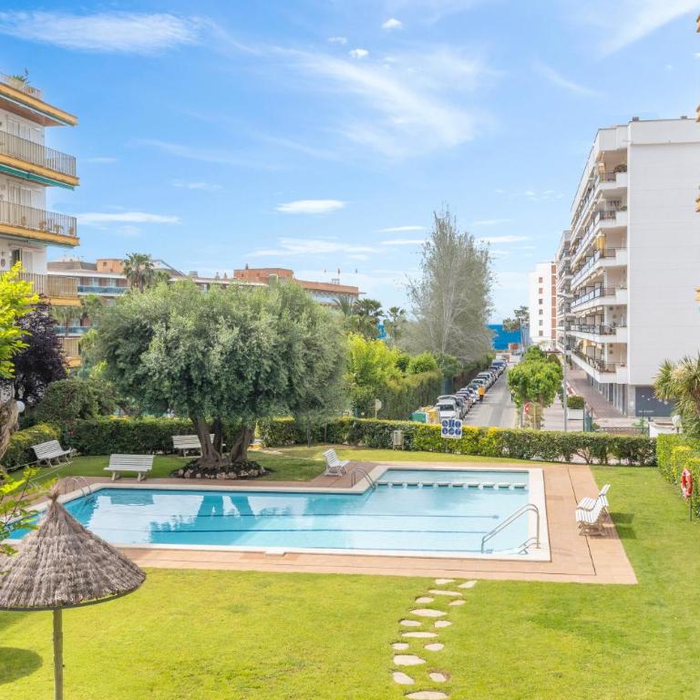Apartamento familiar con piscina junto a la playa - Apartamento - 2