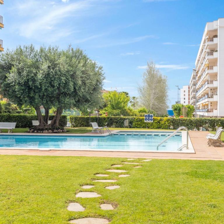Apartamento familiar con piscina junto a la playa - Apartamento - 28