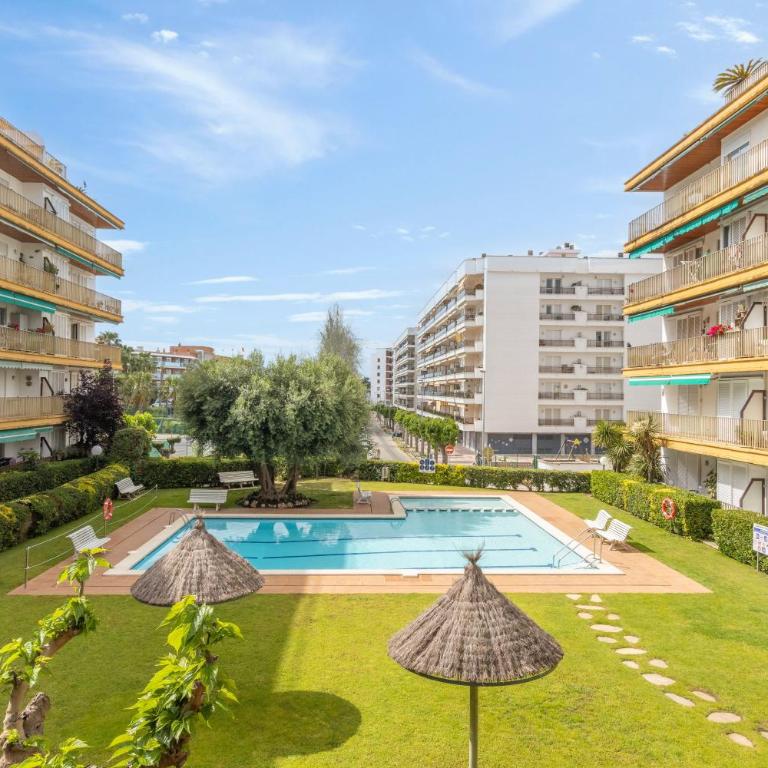 Apartamento familiar con piscina junto a la playa - Apartamento - 30