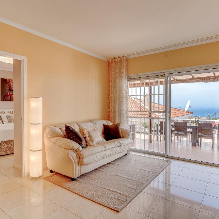 Bella 3-bedroom Villa with private pool and spacious patio overlooking ocean - Villa - 28